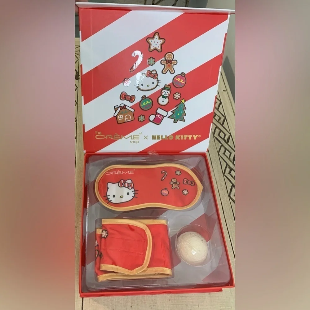 Hello Kitty The Creme Shop x Christmas Gift Limited Set Eye Mask Bath Bomb